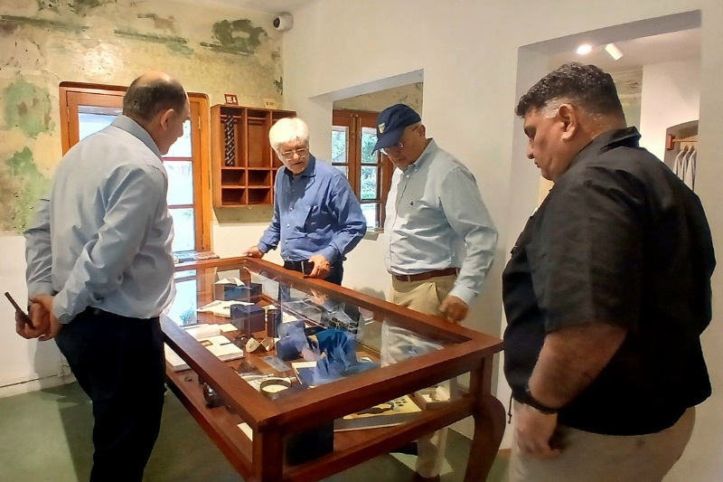 Visitors to the Shop 25