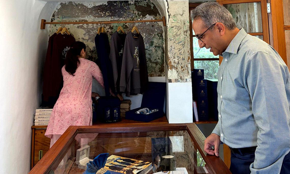 Visitors to the Shop 15
