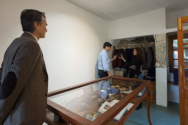 Visitors to the Shop 2