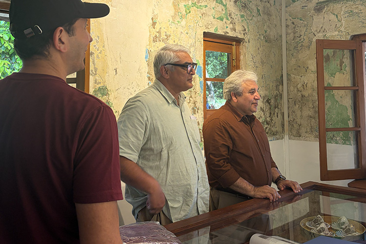 Visitors to the Shop 19